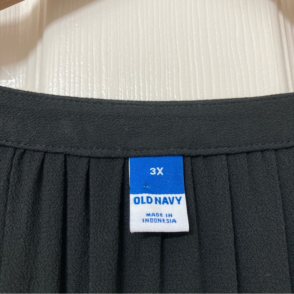 Old Navy Women’s Black Drapey Button Down Shirt Size 3X Preppy Career Minimalist - Picture 2 of 9